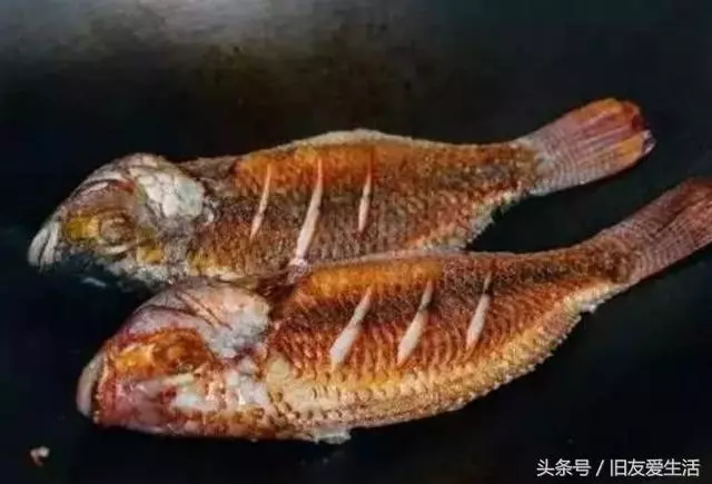 煎魚想要保證魚不粘鍋、不爛,學會這五個小技巧就夠了!