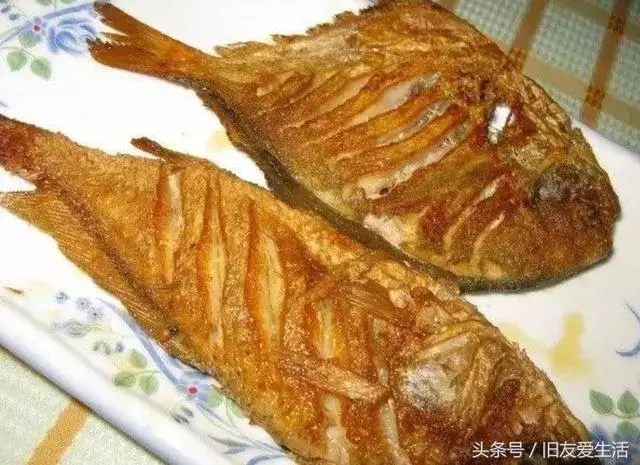 煎魚想要保證魚不粘鍋、不爛,學會這五個小技巧就夠了!