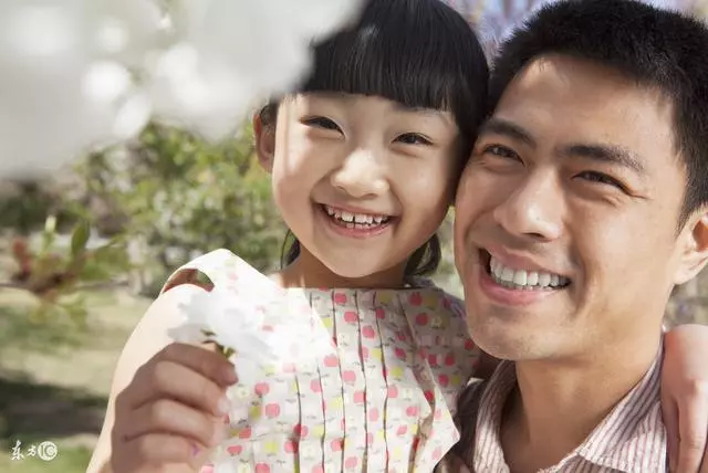 出國半年母親主動幫我照顧女兒,回家聽到的對話,我給母親一巴掌 - 美麗生活
