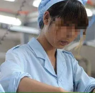 女孩憐憫掃地阿姨,常常買飯請阿姨吃,某天看到她兒子,怔住了