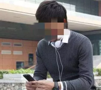 女孩憐憫掃地阿姨,常常買飯請阿姨吃,某天看到她兒子,怔住了