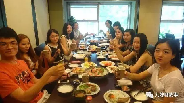 母親經常說老婆欺負她,我提前回家看到老婆,次日我把母親趕回家