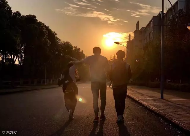 母親經常說老婆欺負她,我提前回家看到老婆,次日我把母親趕回家