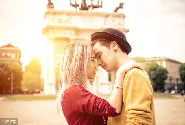 母親經常說老婆欺負她,我提前回家看到老婆,次日我把母親趕回家