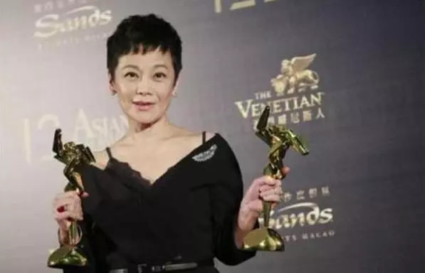 羅大佑苦等她10年,沒想到卻敗給10億已婚男,最後「未婚產子」成功上位!