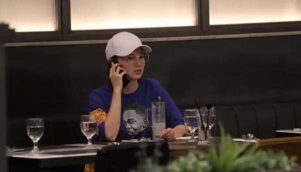 TVB小花獨自逛街沒經紀人陪同,還趕搭巴士上班很接地氣~~~