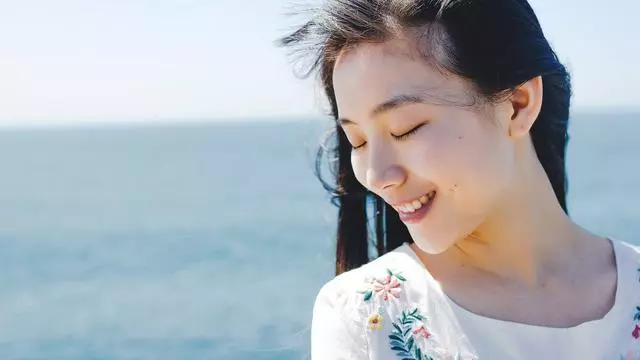 訂婚時女子沒要彩禮,婚禮前夕聽婆婆一番話,她捂嘴笑了