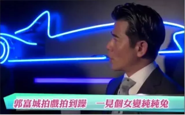 郭富城向周潤發炫耀女兒照片,還曝她活潑好動愛爬來爬去!
