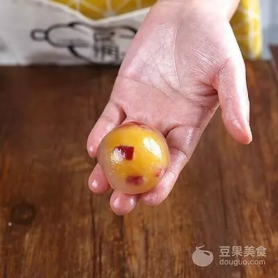 水晶月餅在家做,一口咬出五彩餡料