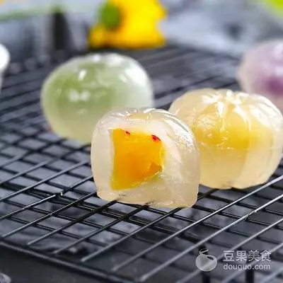 水晶月餅在家做,一口咬出五彩餡料