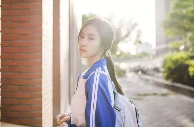 回婆家看望女兒,吃飯時發現五歲女兒怪怪的,得知原因我掀了桌子