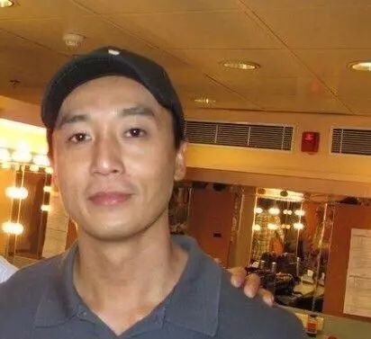 【曾是TVB最痴情綠葉!】原來他是「隱形富二代」!離巢後打理家族生意!和歌手王傑竟然還有這樣的關係!