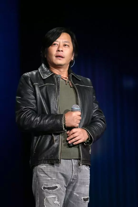 【曾是TVB最痴情綠葉!】原來他是「隱形富二代」!離巢後打理家族生意!和歌手王傑竟然還有這樣的關係!