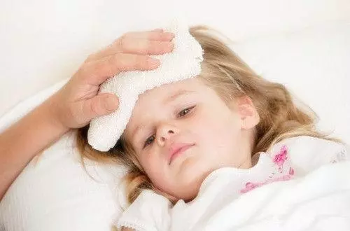 孩子發燒怎麼處理?不打針不吃藥,12種家用退燒方法效果好,有孩子的存起來!