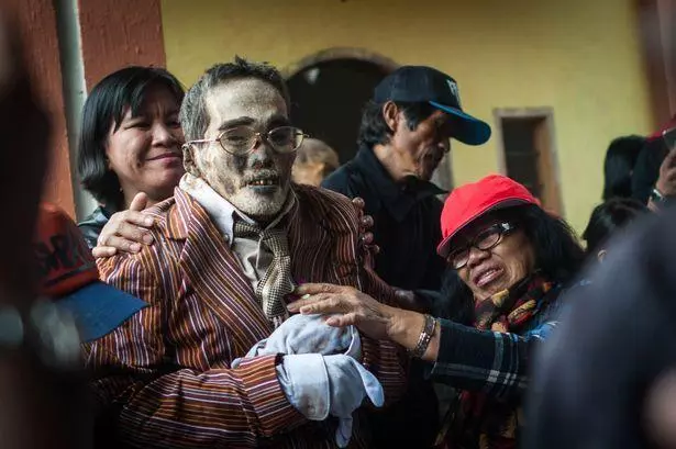印尼殭屍節!每到這一天他們就會「把親人的屍體挖出來精心打扮一番」...