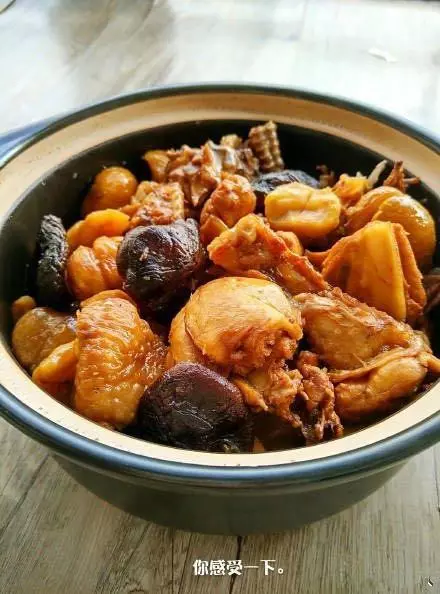 香菇板栗燒雞的做法，香菇的鮮味、板栗的香甜、雞肉的滑嫩