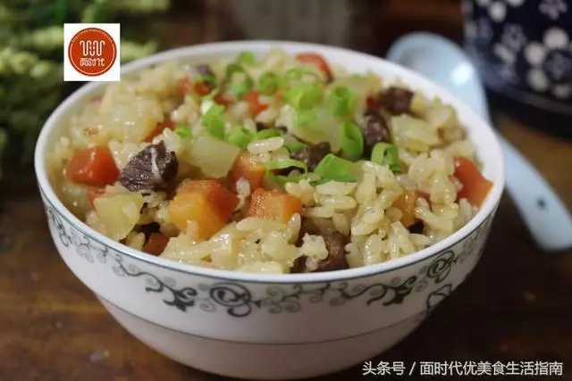 電鍋就能完成的一道美味燜飯,有菜有肉,超級有營養,全家老小都喜歡!