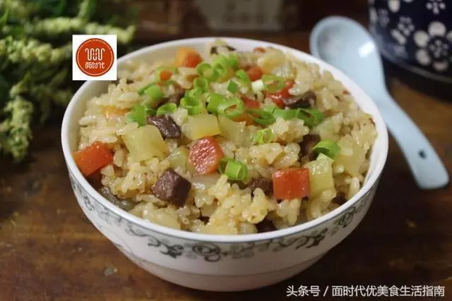 電鍋就能完成的一道美味燜飯,有菜有肉,超級有營養,全家老小都喜歡!