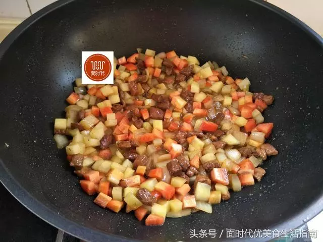 電鍋就能完成的一道美味燜飯,有菜有肉,超級有營養,全家老小都喜歡!