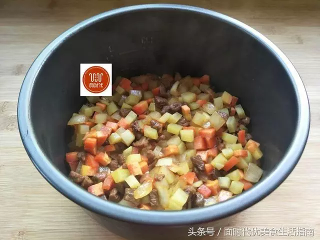 電鍋就能完成的一道美味燜飯,有菜有肉,超級有營養,全家老小都喜歡!
