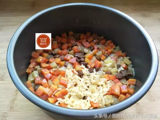電鍋就能完成的一道美味燜飯,有菜有肉,超級有營養,全家老小都喜歡!