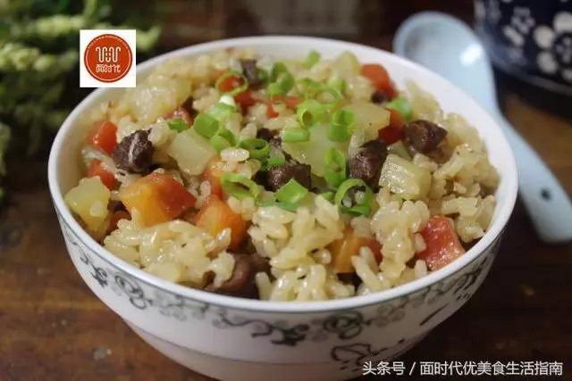 電鍋就能完成的一道美味燜飯,有菜有肉,超級有營養,全家老小都喜歡!
