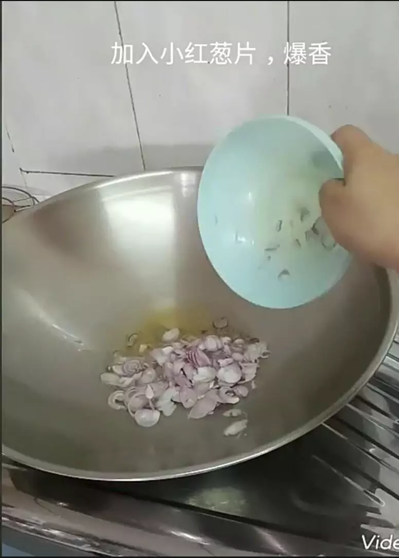 《 簡易芋頭糕 》古老的配方,隨手易取,易記得,成品又贊,光看都流了滿地的口水,真香,好想吃哦!