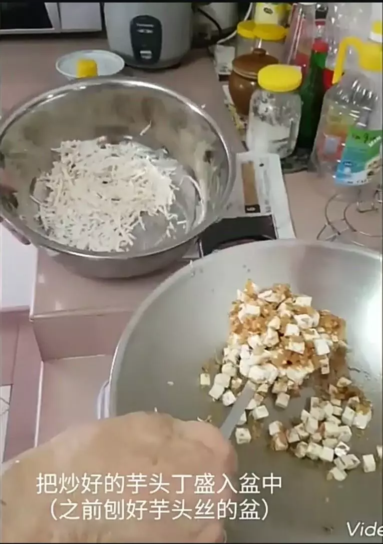 《 簡易芋頭糕 》古老的配方,隨手易取,易記得,成品又贊,光看都流了滿地的口水,真香,好想吃哦!