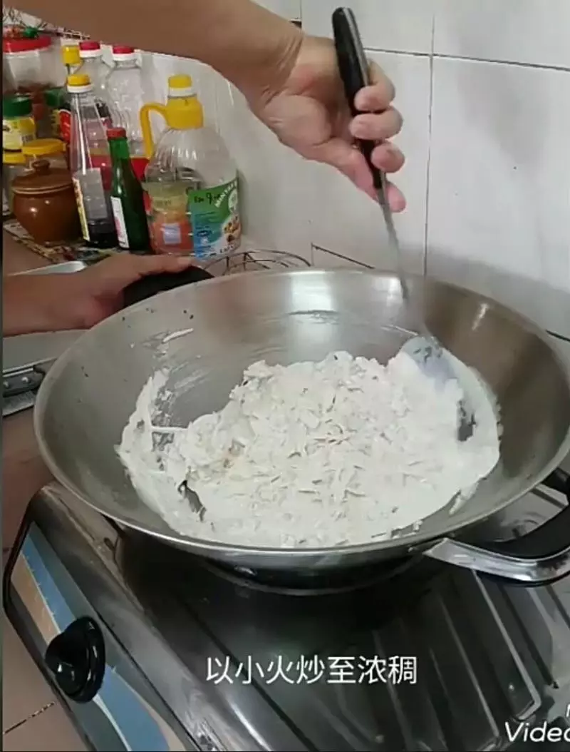 《 簡易芋頭糕 》古老的配方,隨手易取,易記得,成品又贊,光看都流了滿地的口水,真香,好想吃哦!