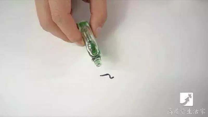 風油精倒進白醋里,解決了家家戶戶最大的困擾