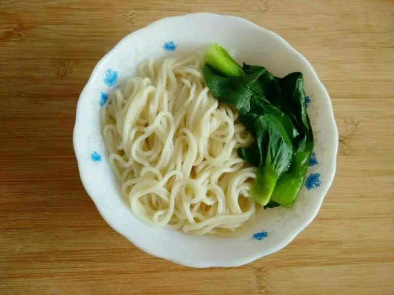 姐姐離家出走,9年後回來參加弟弟婚禮,母親含淚說:都是她的錯