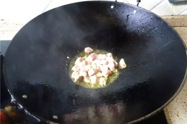 豇豆別再干煸和涼拌了,這樣做,美味下飯,有它,老公多吃3大碗