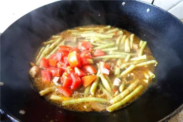豇豆別再干煸和涼拌了,這樣做,美味下飯,有它,老公多吃3大碗