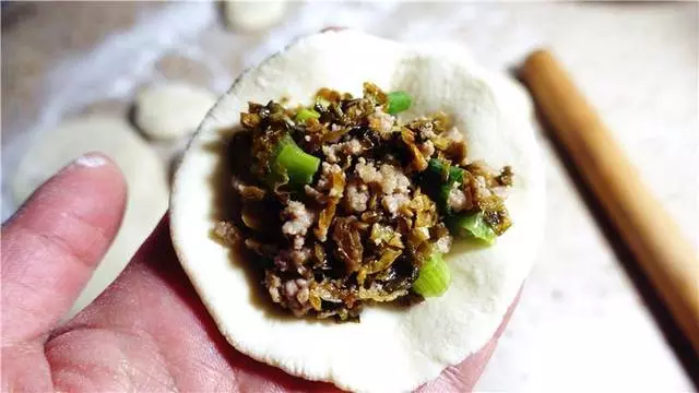 跟大廚學了招鹽菜肉包最美味的做法,一學就會,老公一口氣吃5個