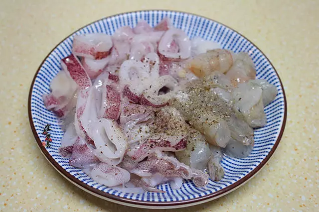 海鮮披薩這樣做,幾乎零失敗,又鮮又香料又足,大快朵頤才過癮!
