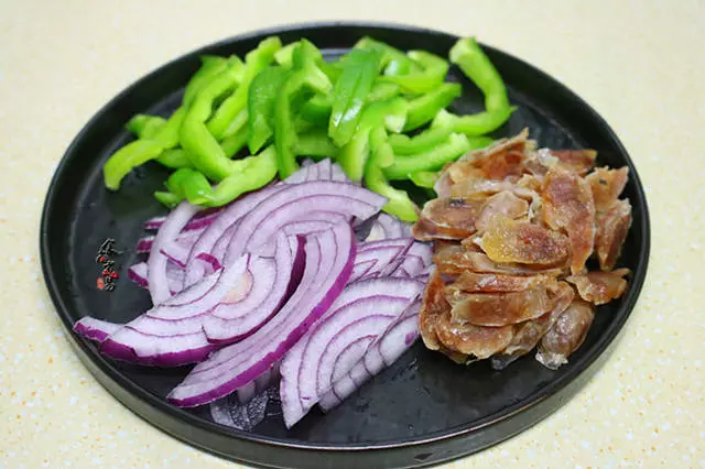 海鮮披薩這樣做,幾乎零失敗,又鮮又香料又足,大快朵頤才過癮!