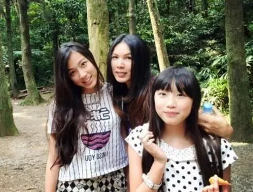 網路瘋傳氣質女神竟然是「他」的親女兒!? 網友:看不出他們竟然是父女……