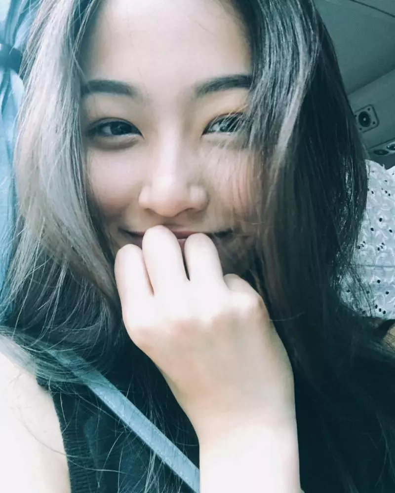 網路瘋傳氣質女神竟然是「他」的親女兒!? 網友:看不出他們竟然是父女……