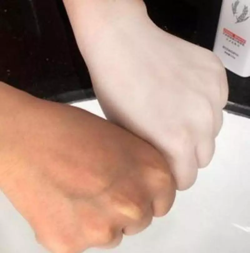 女人操持家務雙手粗糙又乾裂很難勘?教你一個小法子,小手變的白嫩光滑更好看