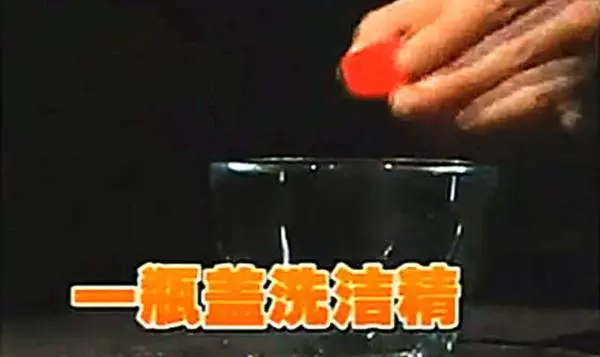 洗碗精裡加1點,鐵鍋黑印全沒了,家家戶戶都會用到的!
