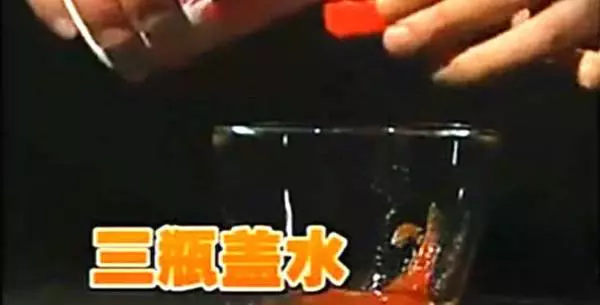 洗碗精裡加1點,鐵鍋黑印全沒了,家家戶戶都會用到的!