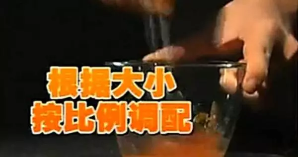 洗碗精裡加1點,鐵鍋黑印全沒了,家家戶戶都會用到的!