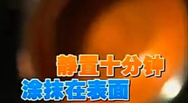洗碗精裡加1點,鐵鍋黑印全沒了,家家戶戶都會用到的!