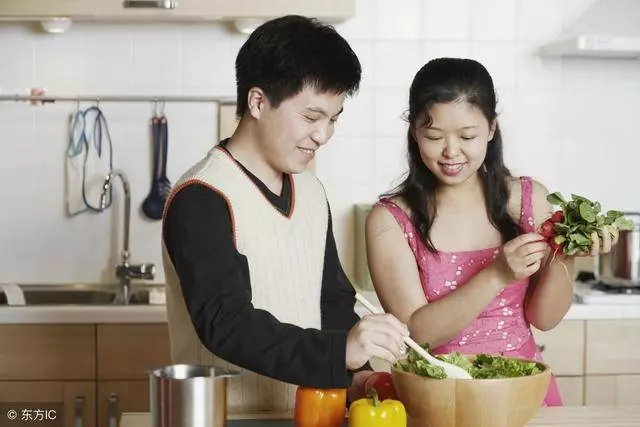 下班回家吃早餐,老公煮好的早餐被婆婆偷偷換掉,我偷看一眼心酸 - 美麗生活