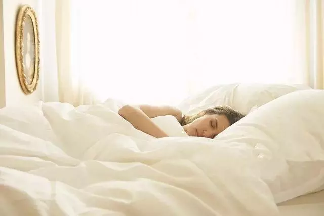 睡覺時頭往哪個方向最健康?一篇搞懂養生睡覺