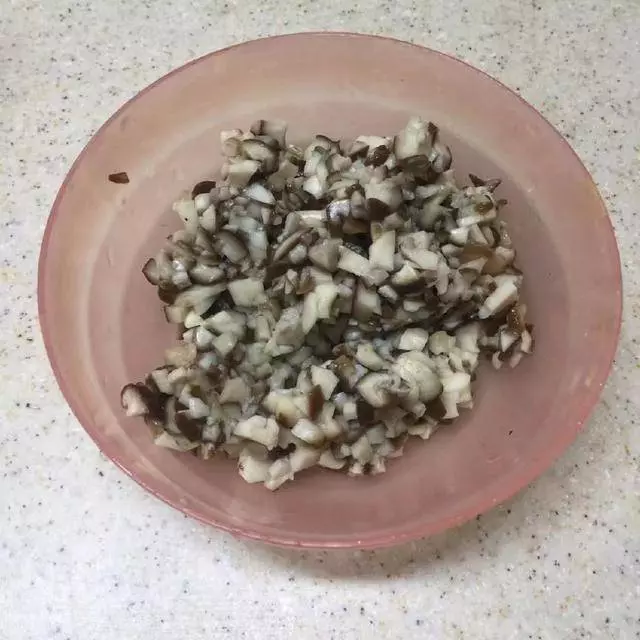 60歲奶奶做的餛飩,餡大皮薄,鮮香可口,每次做我連湯都不放過