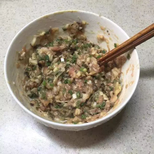 60歲奶奶做的餛飩,餡大皮薄,鮮香可口,每次做我連湯都不放過