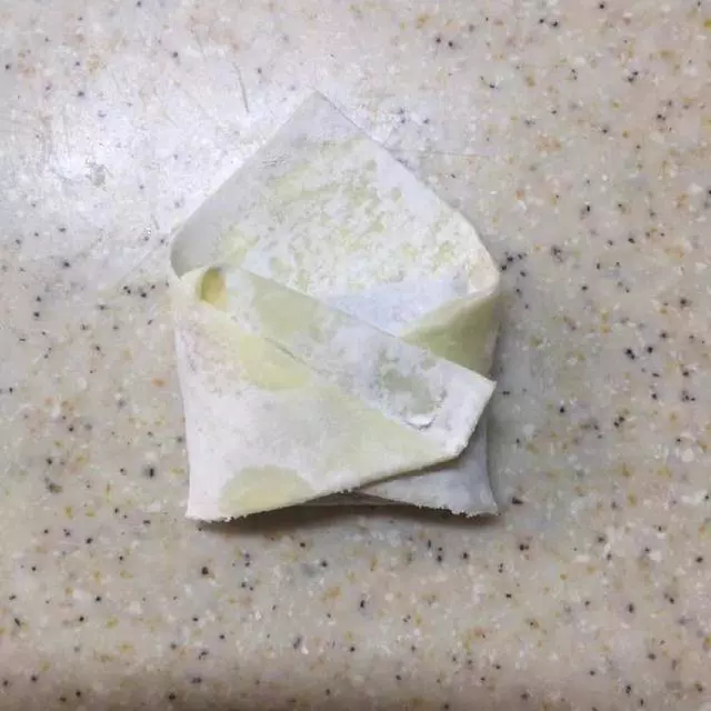 60歲奶奶做的餛飩,餡大皮薄,鮮香可口,每次做我連湯都不放過