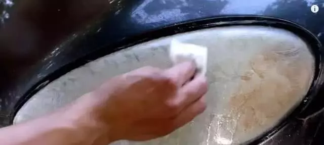 往車頭燈塗上一層牙膏可節省你大量的保養費用
