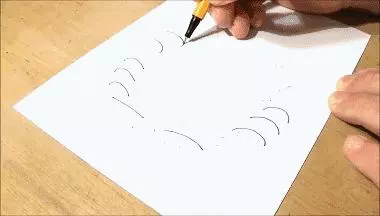 他在紙上畫上了幾個奇怪的線條 五分鐘後 竟然出現了一個連接異次元的通道